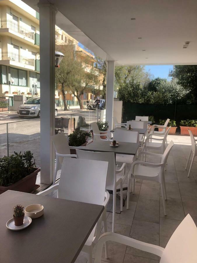 Pensione Elena Misano Adriatico Eksteriør bilde